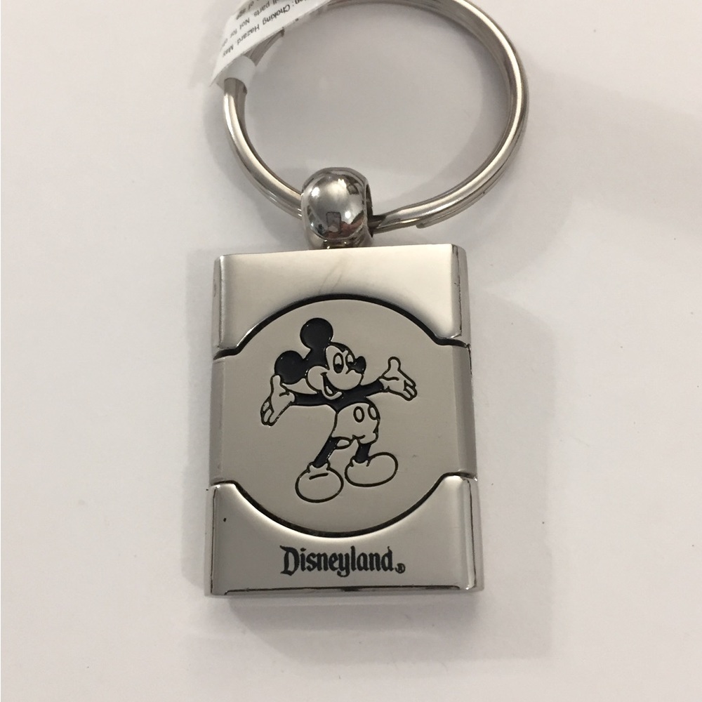 🛍️ Mickey Mouse Disneyland Keychain